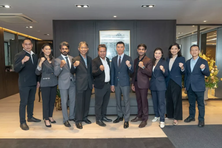 STPI and Power Vault executives pose for a group photo.