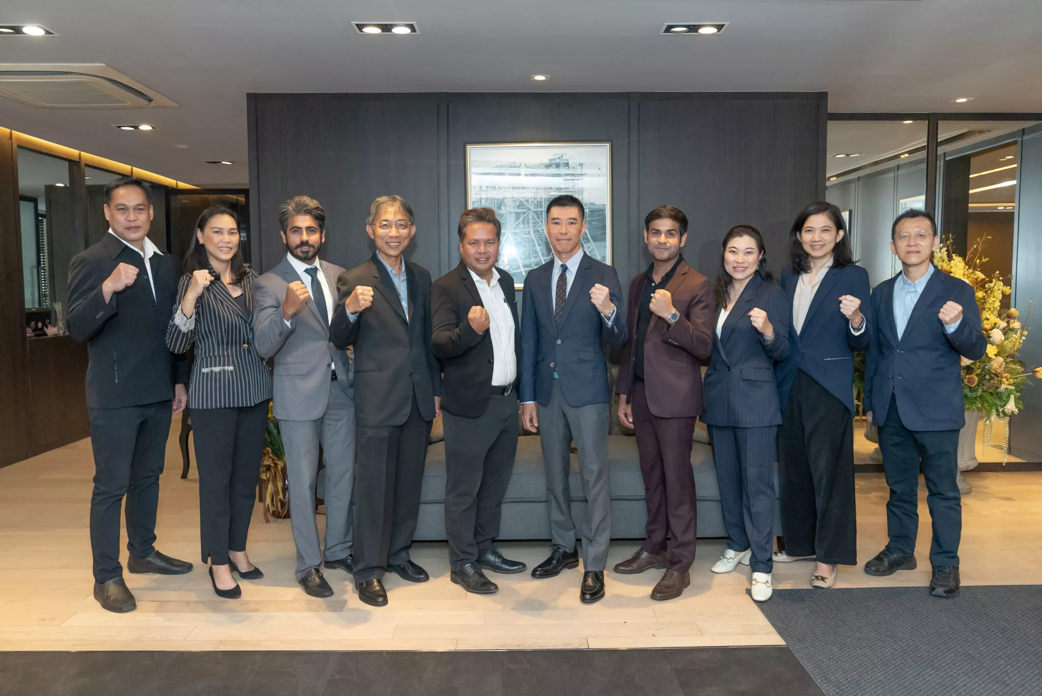 STPI and Power Vault executives pose for a group photo.
